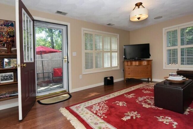 Building Photo - 2 bedroom in Danvers MA 01923