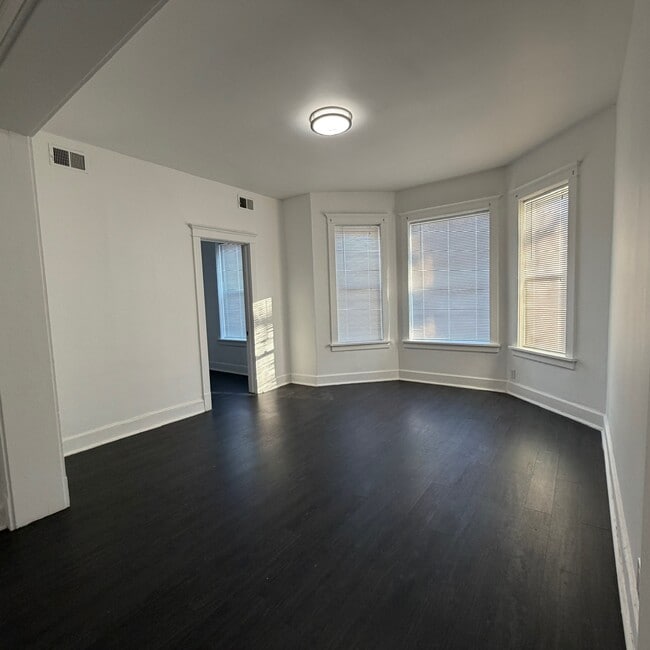 Building Photo - 704 W Garfield Blvd