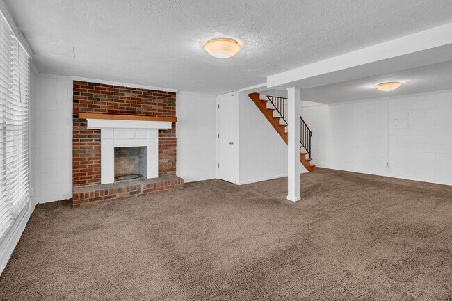 Foto del edificio - Bordeaux - $500 off first month rent special. 3 BR 1 Bath home, covered parking, basement, renova...