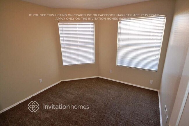 Foto del edificio - 1669 E Golden Ln