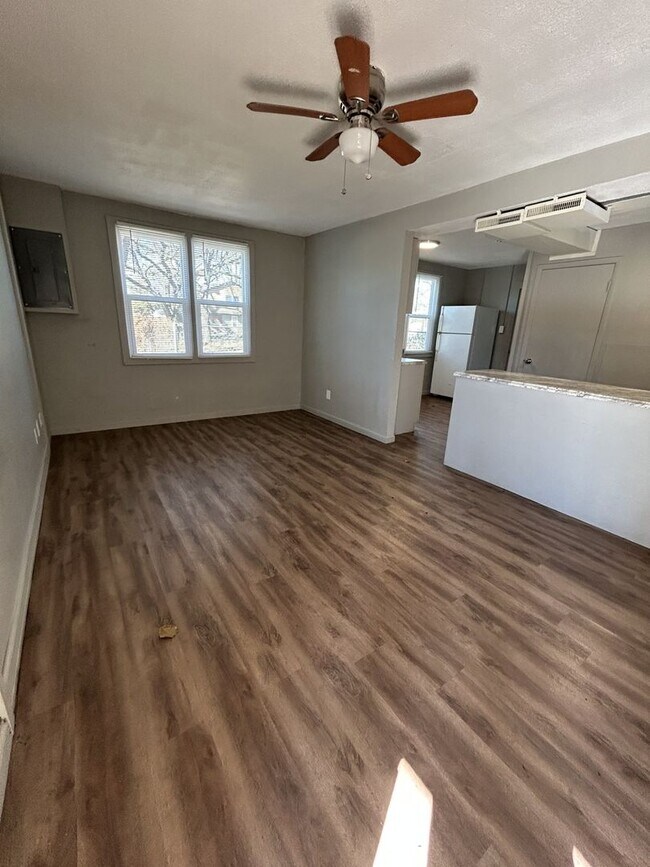 Foto del edificio - 304 E Park St