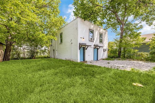 Building Photo - 2737-2732 Stuart Dr