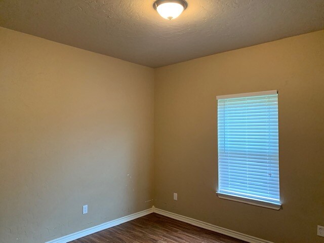 Foto del edificio - 592 Moore Ln