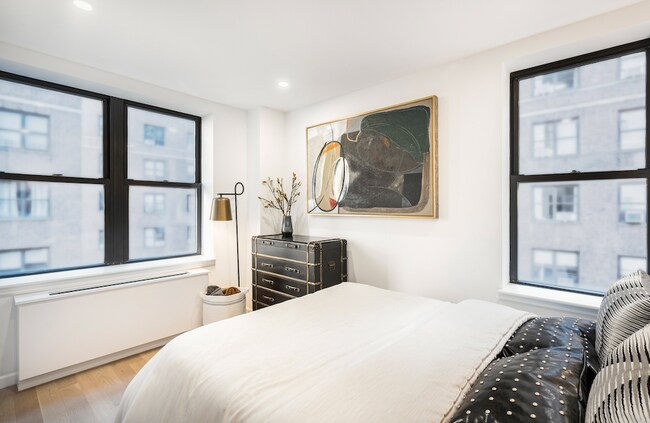 BEDROOM - 222 E 48th St