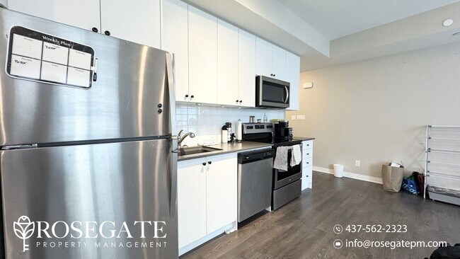 Photo du bâtiment - Newly Renovated 2-Bedroom, 1.5-Bath Townho...