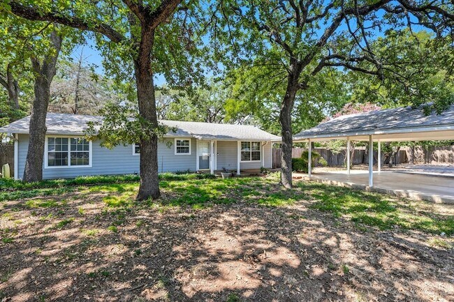 Foto del edificio - 5702 Teasley Ln