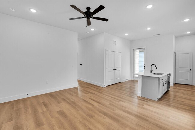 Building Photo - 1438B Forward Dr