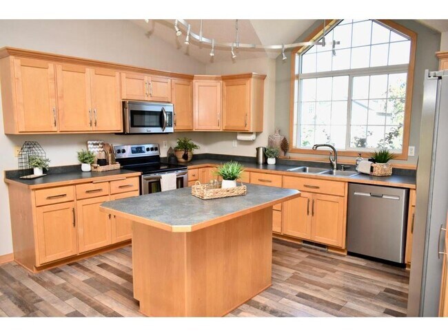 Foto del edificio - 1304 Stone Ridge Rd