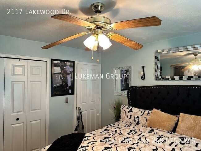 Foto del edificio - 2117 Lakewood Dr
