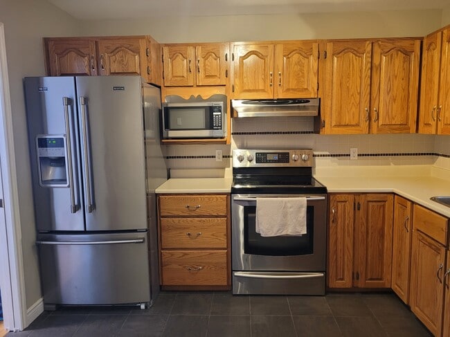 Building Photo - 102 Duffus Dr