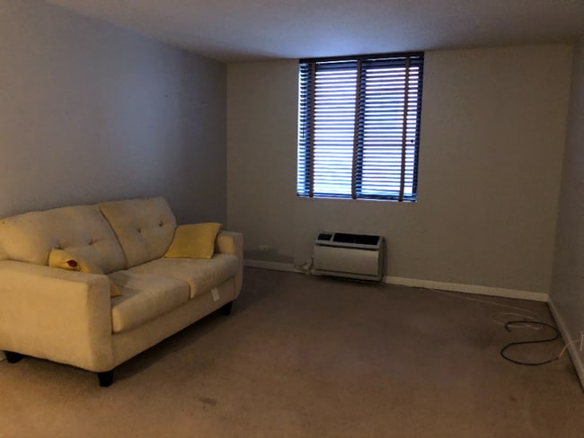 Photo - 1339 N Dearborn St Apartment