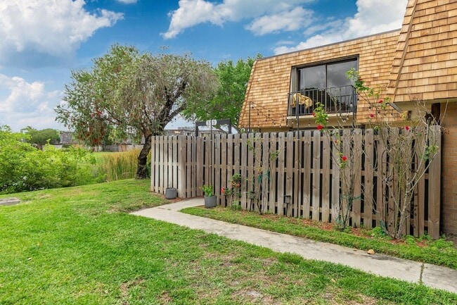 Photo - 393 Lake Arbor Dr Townhome