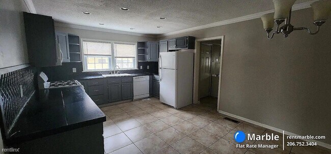 Foto del edificio - 4 br, 3 bath House - 301 W Pine