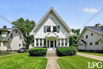 Building Photo - 3822 Lockwood Ave