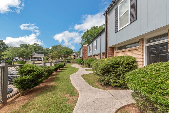 Building Photo - 2 Bed/1.5 Bath Townhome in College Park - ...