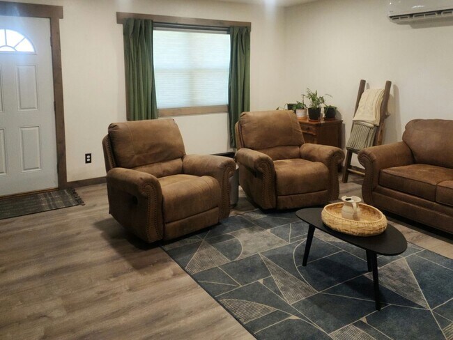 Foto del edificio - 2 Bedroom 1 Bathroom Single Family Home in...