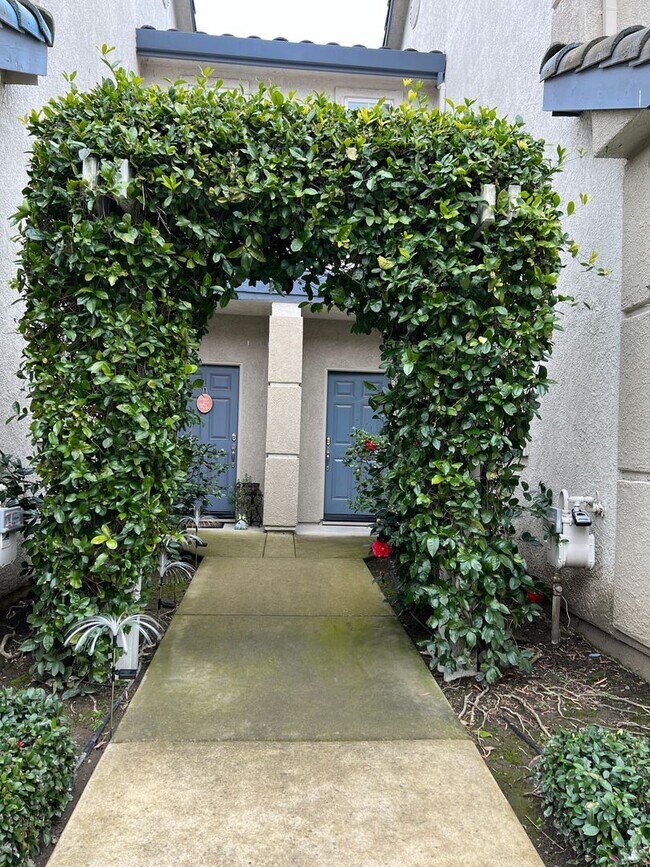 Building Photo - Pocket area Condo at River Park River Oak ...