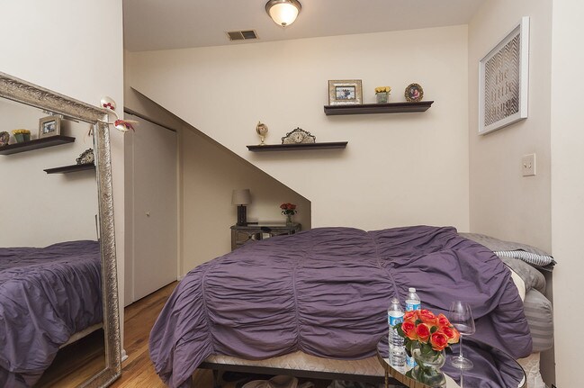 Foto del edificio - 1230 N Greenview Ave