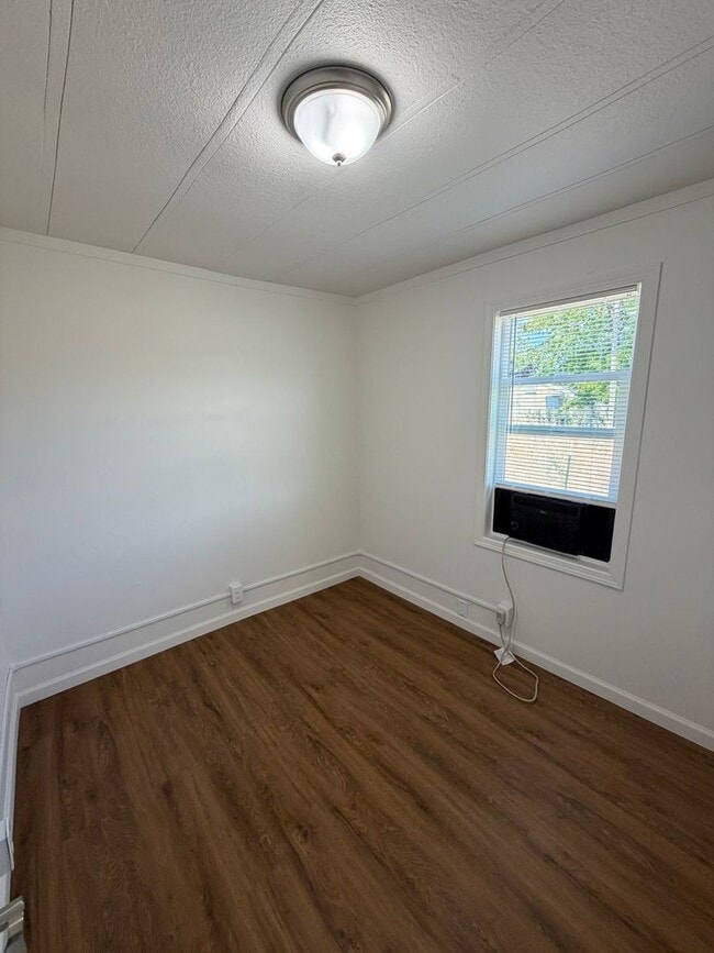 Foto del edificio - 3 Bedroom house on U&D Nursery Property!