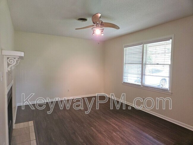 Foto del edificio - 3301 Westcliffe Ct