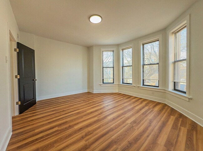 Foto del edificio - 4925 S Champlain Ave