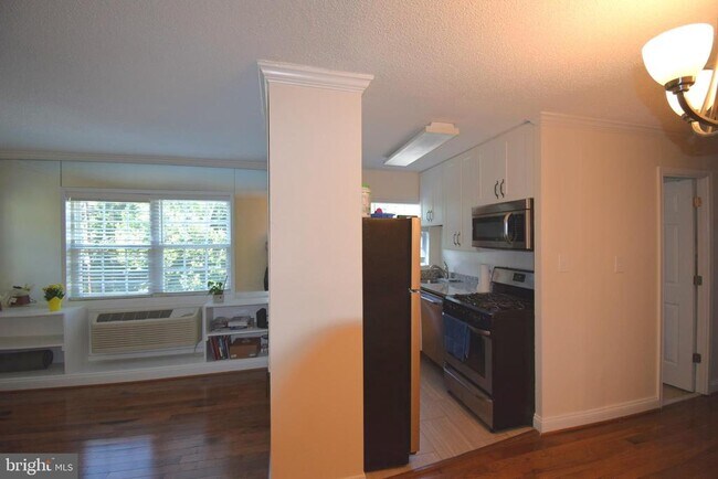 Foto del edificio - 2241 Farrington Ave