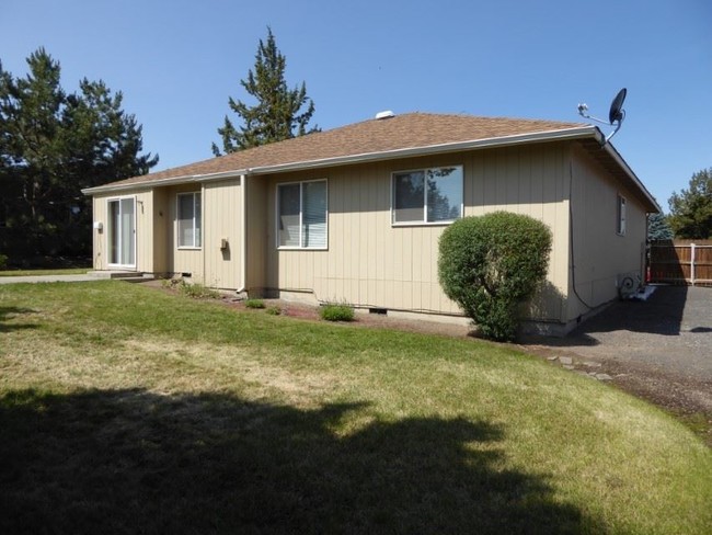 Building Photo - 3 br, 2 bath House - 1128 NE Locksley