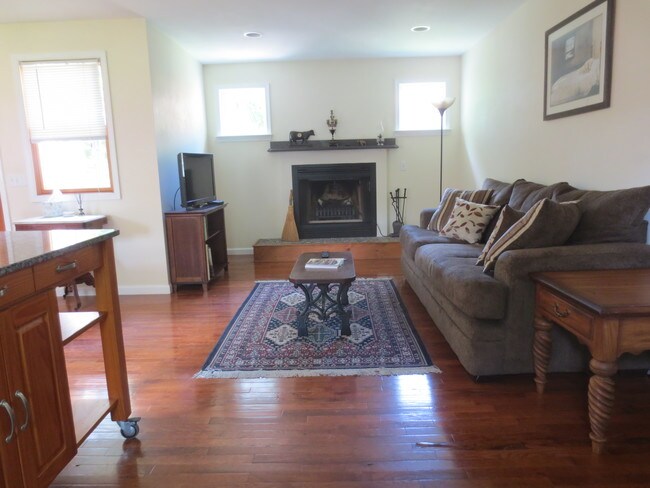Open Concept Apt w/ Living/Dining/Kitchen - 2108 Marsh Rd