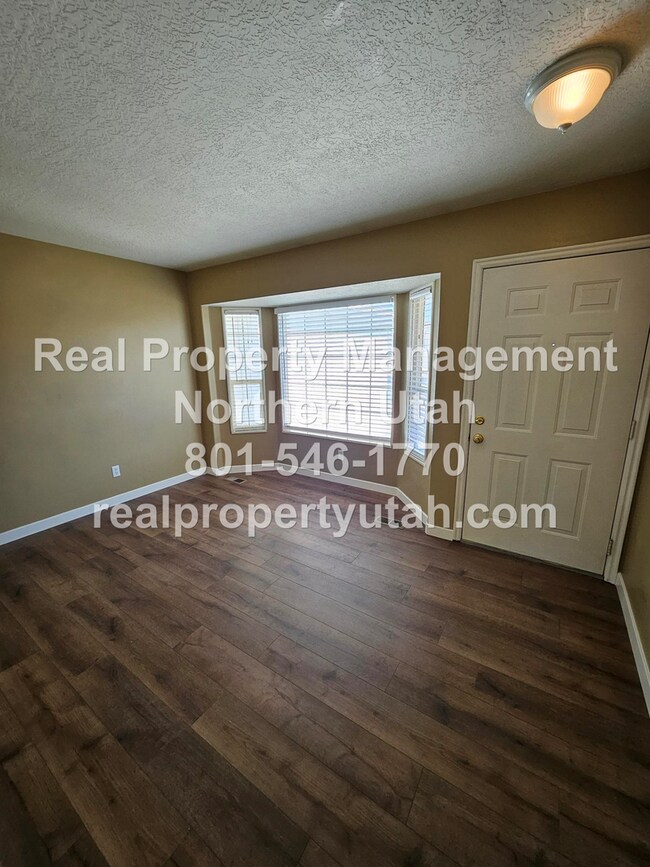 Foto del edificio - Stunning 4 Bedroom 3 Bath Syracuse Home
