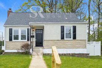 Building Photo - 3300 Orlando Ave