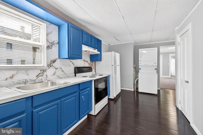 Foto del edificio - 214 W Division St