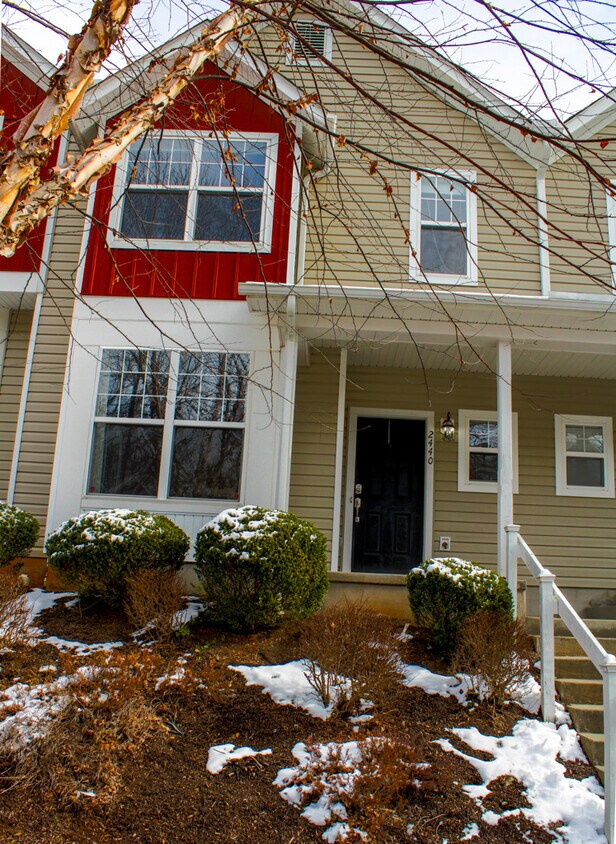 Primary Photo - 2440 N Berkshire Rd