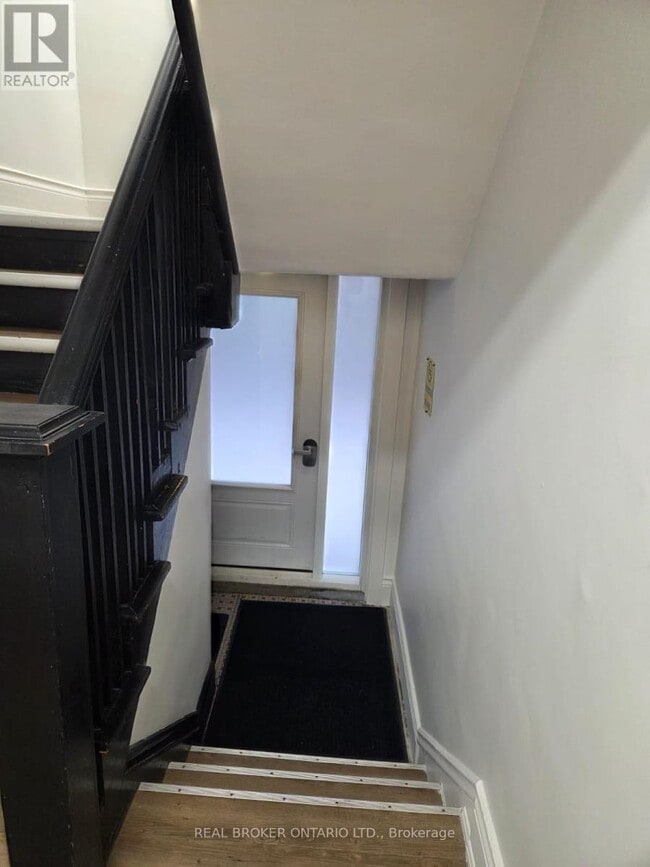 Building Photo - 983 Main St E