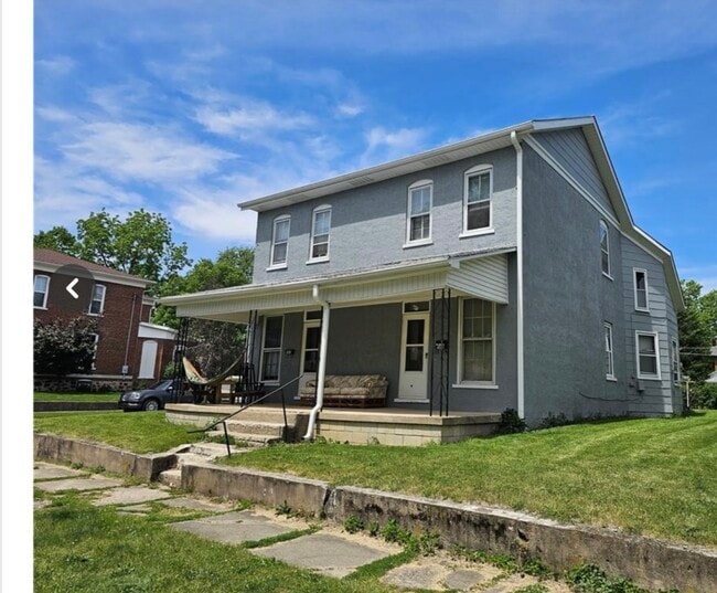 Building Photo - 502 E 4th St