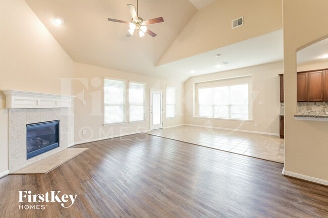 Foto del edificio - 143 N Greatwood Glen Pl