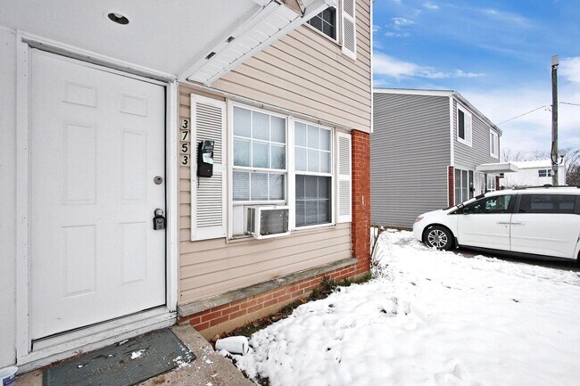 Building Photo - 3751-3753 Briggs Rd