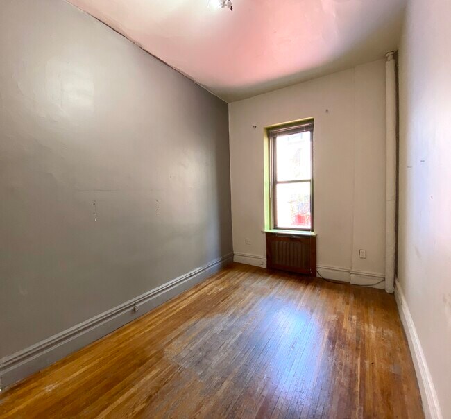 Building Photo - 15 W 73rd St