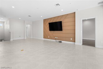 Building Photo - 6947 Avalon Cir