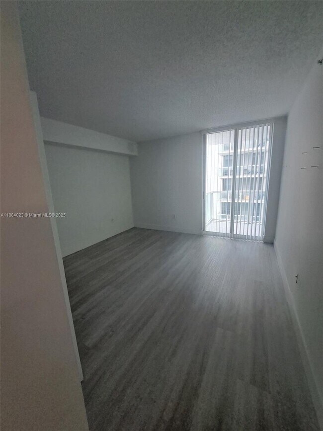 Foto del edificio - 5091 NW 7th St