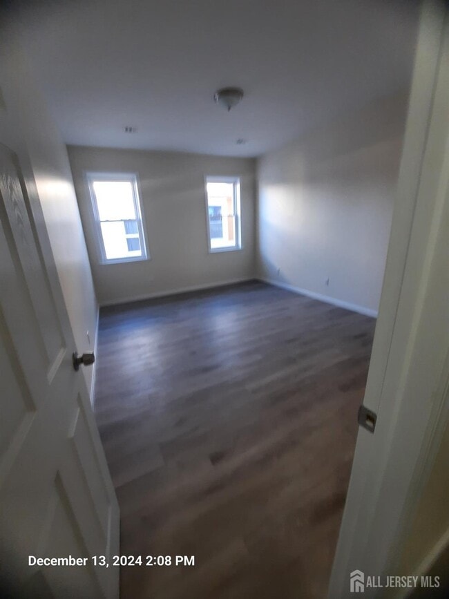 Building Photo - 231 Raritan Ave