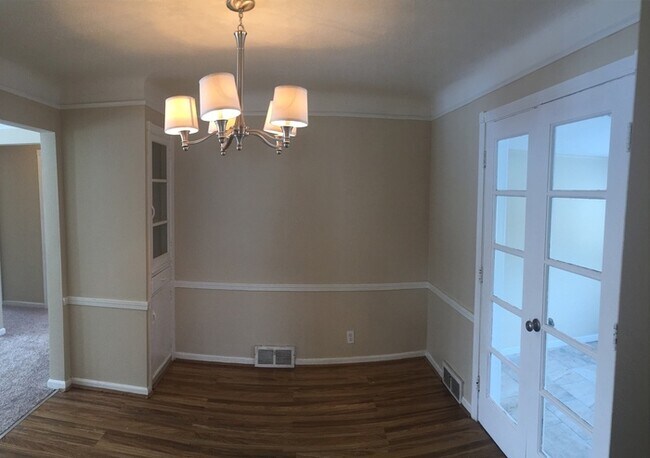 Foto del edificio - New to Parma Market!