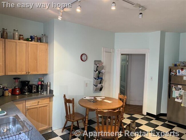 Building Photo - 108 Central St