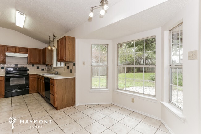 Foto del edificio - 2333 Cromwell Dr