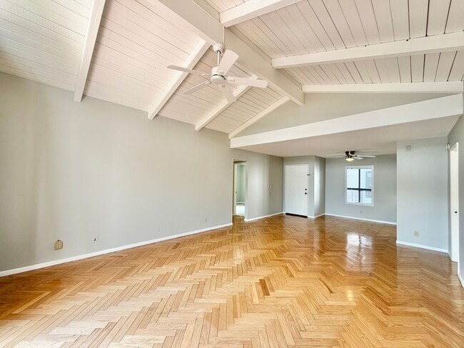 Building Photo - AVAILABLE NOW!! 3 Bedroom 2 Bathroom Condo in Palm Springs! MOVE IN SPECIAL! 50% OFF ONE MONTHS RENT