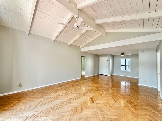 Foto del edificio - AVAILABLE NOW!! 3 Bedroom 2 Bathroom Condo in Palm Springs!