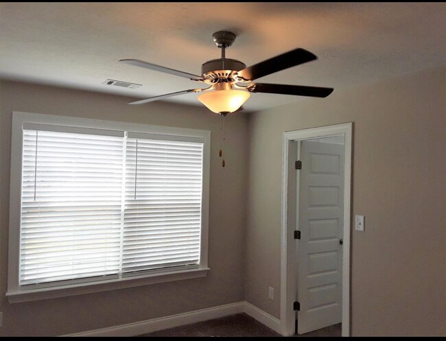 Foto del edificio - Beautiful Home 4 bedroom 3 bath