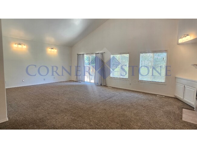 Building Photo - Pet Friendly Home with Fully Fenced Yard!