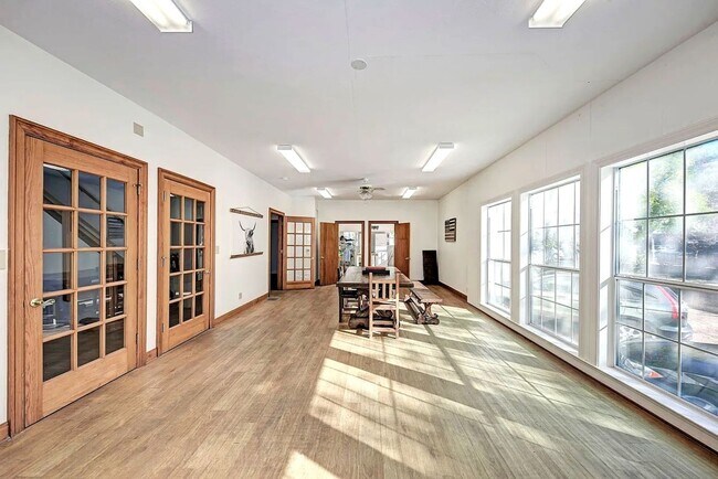 Foto del edificio - Spacious 14-Bedroom Property Ideal for Groups & Organizations