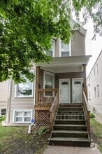 Building Photo - 3242 N Ridgeway Ave