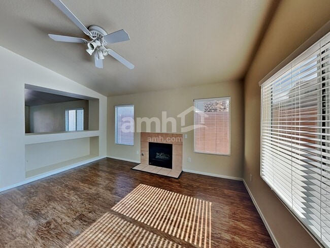Building Photo - 325 Greenleaf Glen St